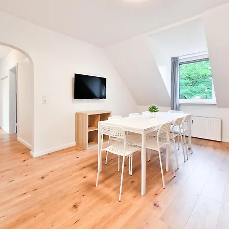 Tolstov - 3 And 4 Apartment Duisburg