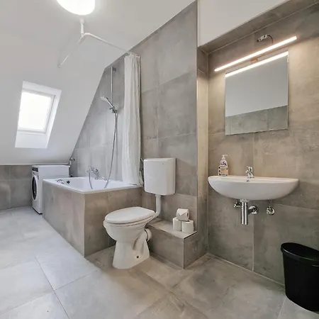 Tolstov - 3 And 4 公寓